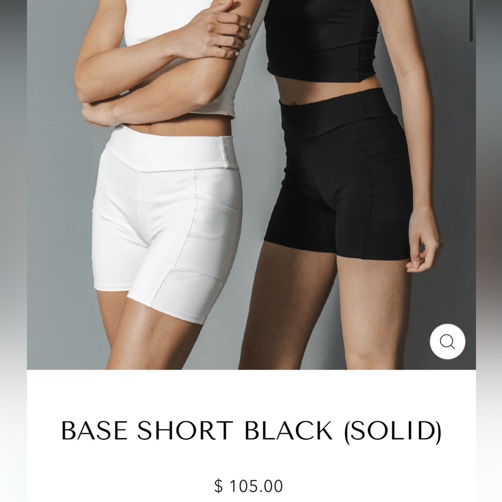 Black port de bras yoga short size extras small